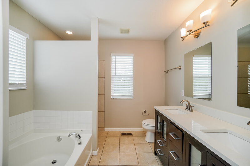 2,690/Mo, 9052 Kingsley Dr Reynoldsburg, OH 43068 Main Bathroom View 2