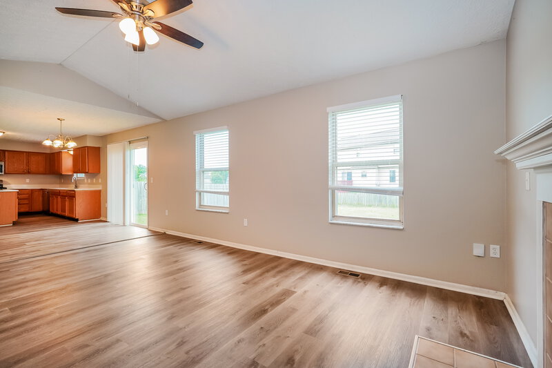 2,290/Mo, 4299 Shady Meadows Dr Grove City, OH 43123 Family Room View 2