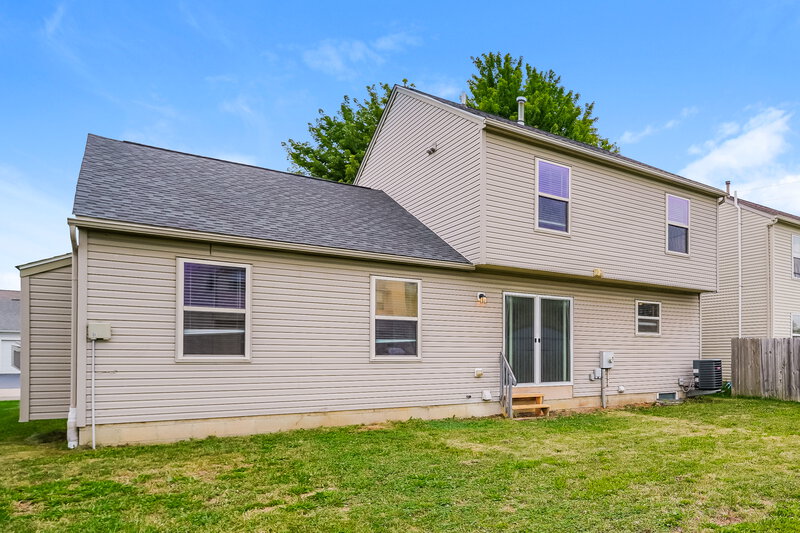 2,290/Mo, 4299 Shady Meadows Dr Grove City, OH 43123 Rear View