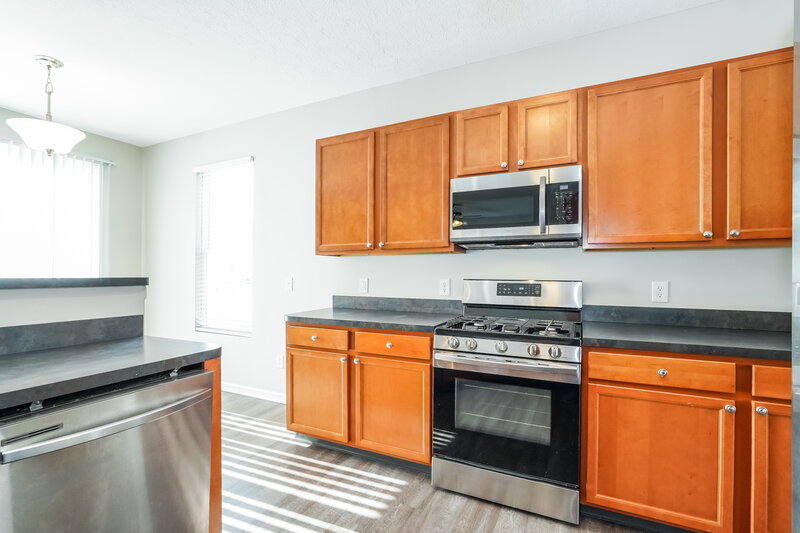 2,415/Mo, 5841 Marble Creek St Dublin, OH 43016 Kitchen View 2