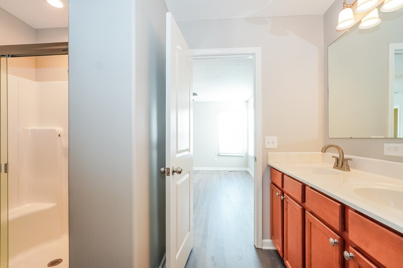 2,415/Mo, 5841 Marble Creek St Dublin, OH 43016 Main Bathroom View 2