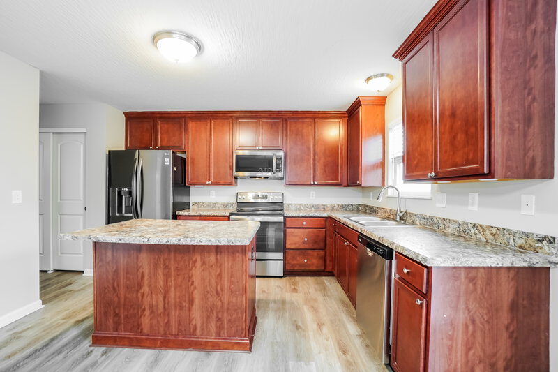 2,140/Mo, 77 Faulkner Dr Lithopolis, OH 43136 Kitchen View