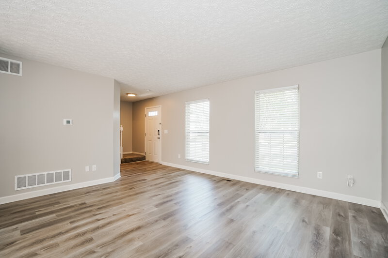 3,080/Mo, 810 Sumter St Galloway, OH 43119 Living Room View 2