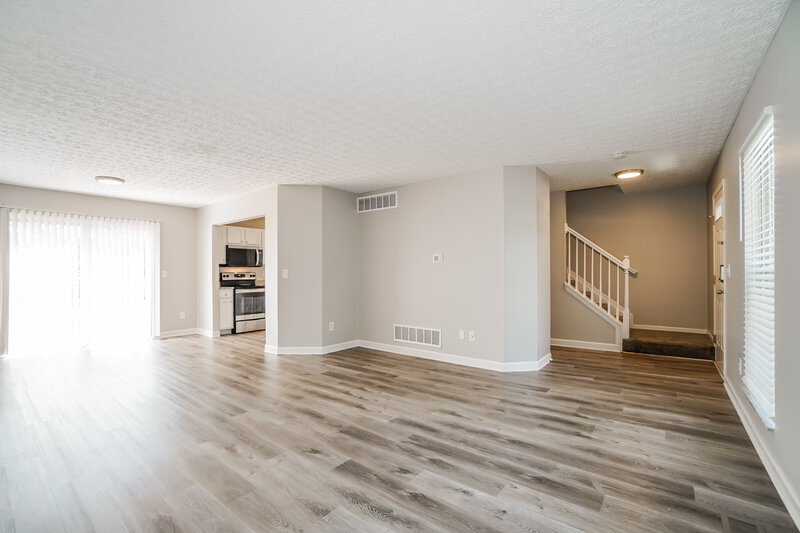 3,080/Mo, 810 Sumter St Galloway, OH 43119 Living Room View 3