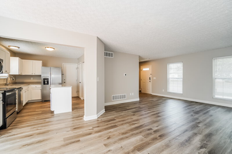 3,080/Mo, 810 Sumter St Galloway, OH 43119 Living Room View 4