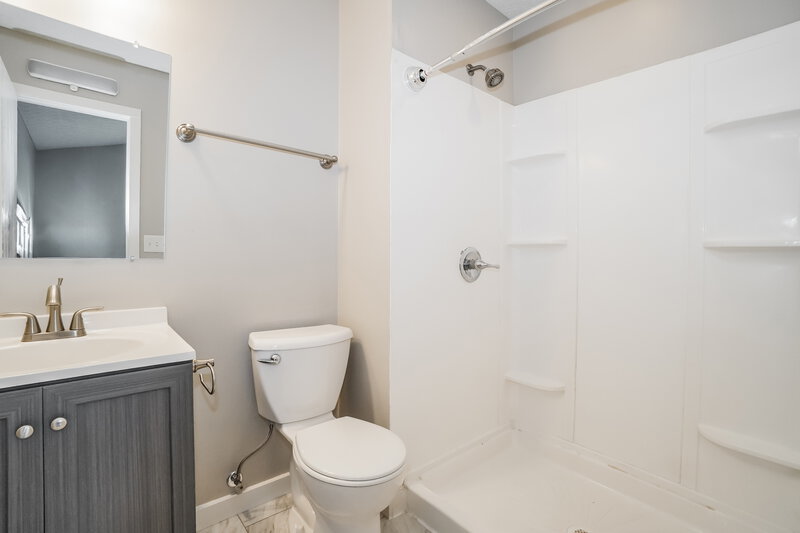 3,080/Mo, 810 Sumter St Galloway, OH 43119 Main Bathroom View