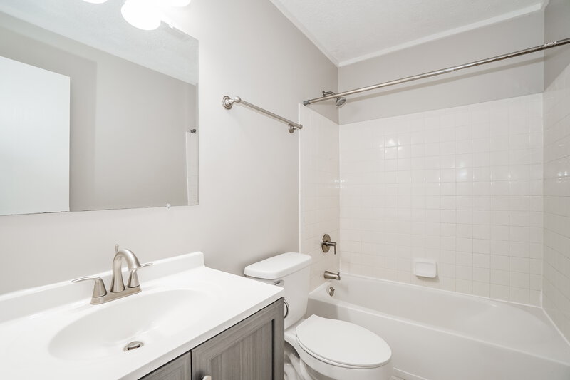 3,080/Mo, 810 Sumter St Galloway, OH 43119 Bathroom View