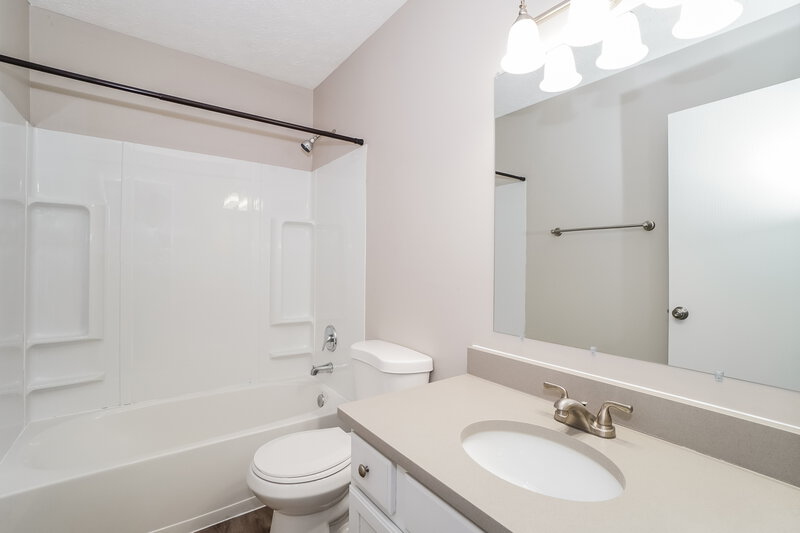 2,125/Mo, 5121 Tyler Henry Dr Canal Winchester, OH 43110 Bathroom View