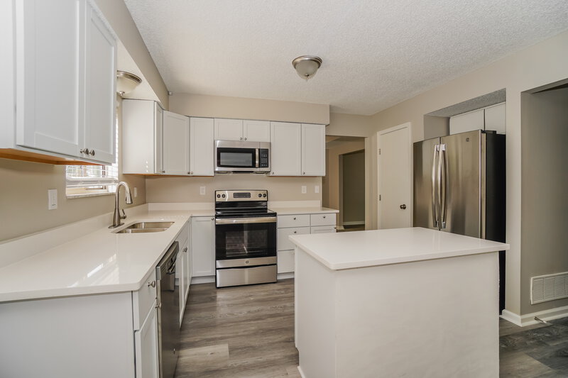 2,535/Mo, 7303 Fallow Trail Dr Reynoldsburg, OH 43068 Kitchen View 3
