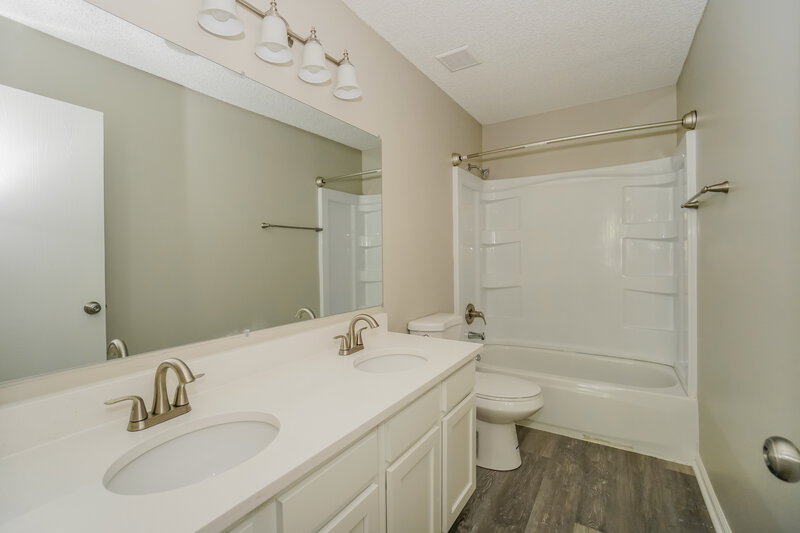 2,535/Mo, 7303 Fallow Trail Dr Reynoldsburg, OH 43068 Bathroom View