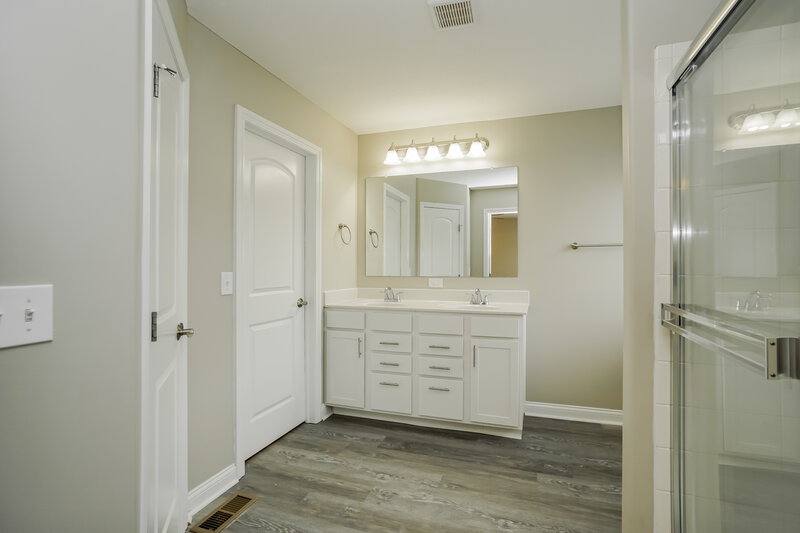 2,195/Mo, 120 Halcyon Dr Etna, OH 43062 Main Bathroom View