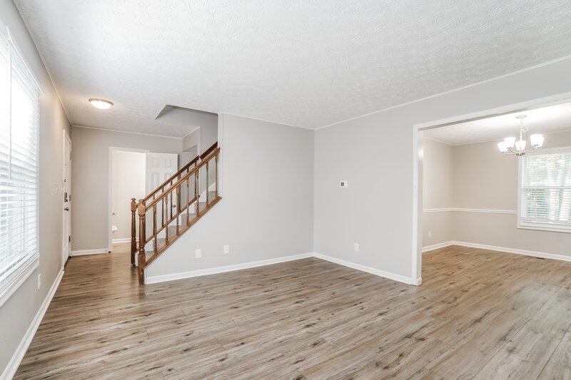 2,150/Mo, 3220 Westmills Dr Columbus, OH 43204 Living Room View 2