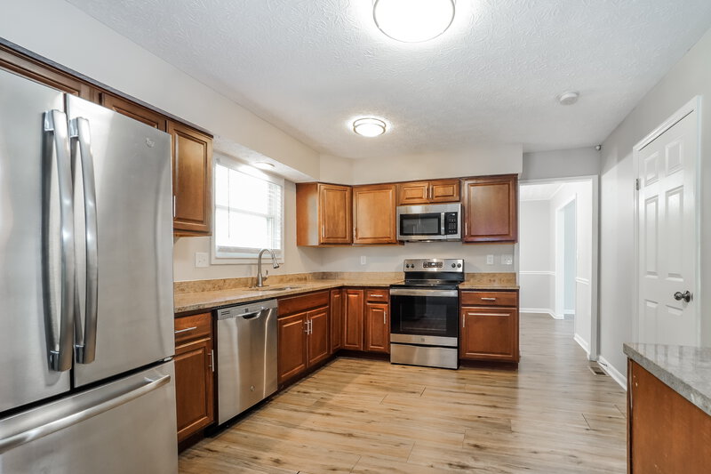 2,150/Mo, 3220 Westmills Dr Columbus, OH 43204 Kitchen View 2