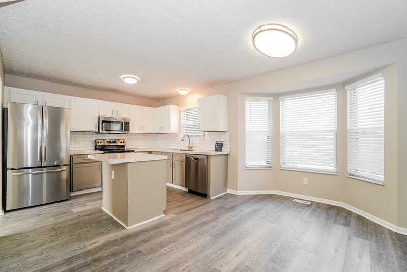 2,245/Mo, 5364 Whirlwind Cove Dr Hilliard, OH 43026 Living Room View 3