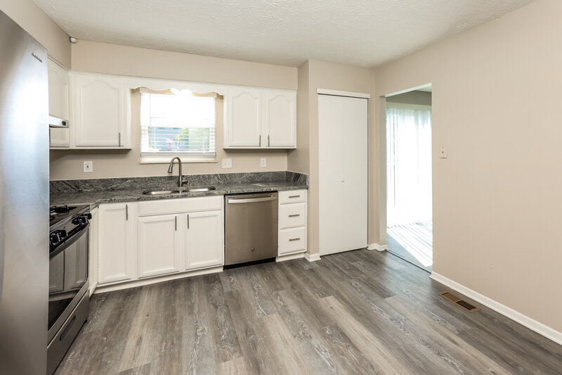 2,115/Mo, 3048 Bocastle Ct Reynoldsburg, OH 43068 Kitchen View 2
