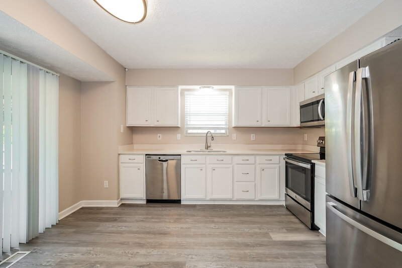 2,545/Mo, 1097 Leclerc Pl Galloway, OH 43119 Kitchen View 2