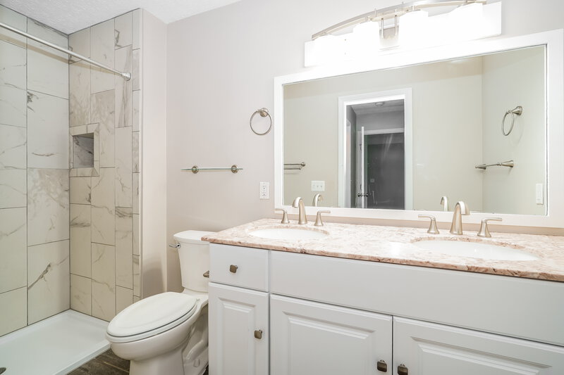 2,545/Mo, 1097 Leclerc Pl Galloway, OH 43119 Main Bathroom View