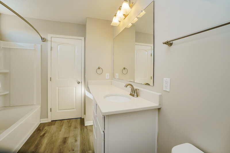 2,230/Mo, 259 Glen Crossing Dr Etna, OH 43062 Main Bathroom View 2