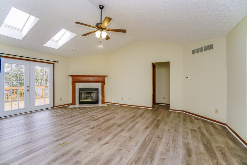 2,665/Mo, 6809 Riverside Glen Ct Dublin, OH 43017 Living Room View 2