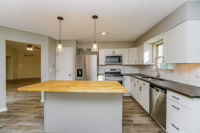 2,665/Mo, 6809 Riverside Glen Ct Dublin, OH 43017 Kitchen View 2