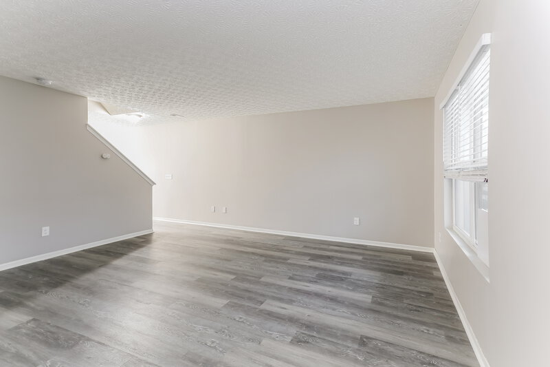 1,930/Mo, 1414 Ithaca Dr Columbus, OH 43228 Living Room View 2