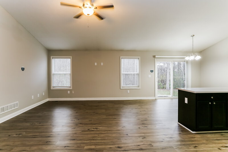 2,535/Mo, 349 Cloverhill Dr Galloway, OH 43119 Living Room View 2