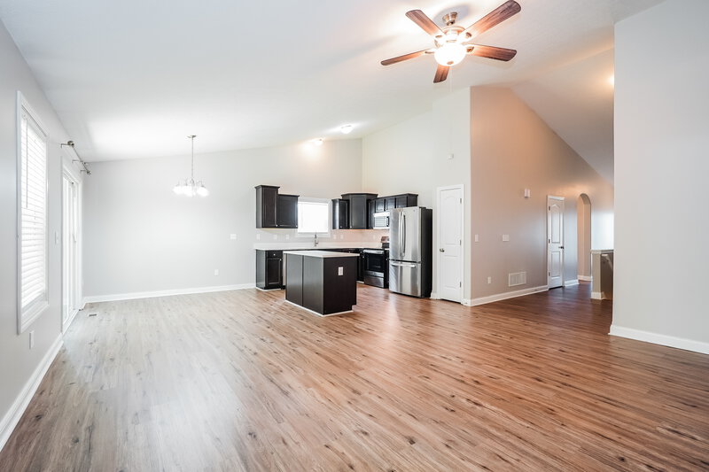 2,520/Mo, 349 Cloverhill Dr Galloway, OH 43119 Living Room View 2