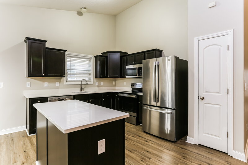 2,535/Mo, 349 Cloverhill Dr Galloway, OH 43119 Kitchen View 2