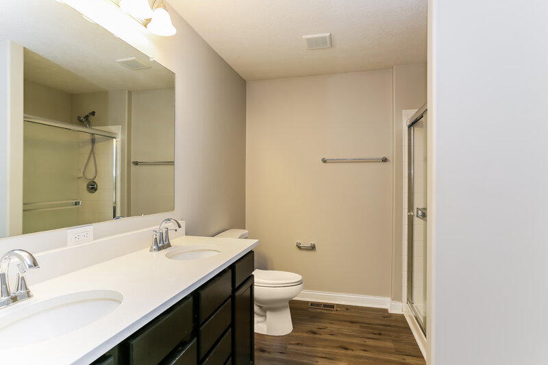 2,535/Mo, 349 Cloverhill Dr Galloway, OH 43119 Main Bathroom View