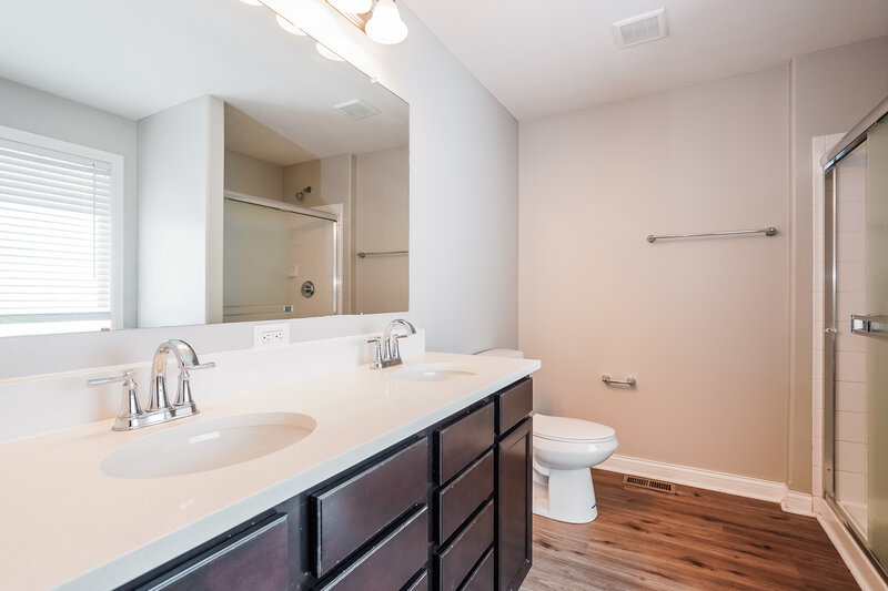 2,520/Mo, 349 Cloverhill Dr Galloway, OH 43119 Main Bathroom View