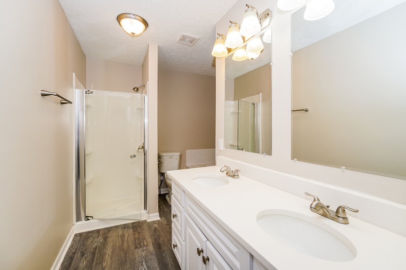 2,510/Mo, 900 Larkfield Dr Worthington, OH 43085 Main Bathroom View