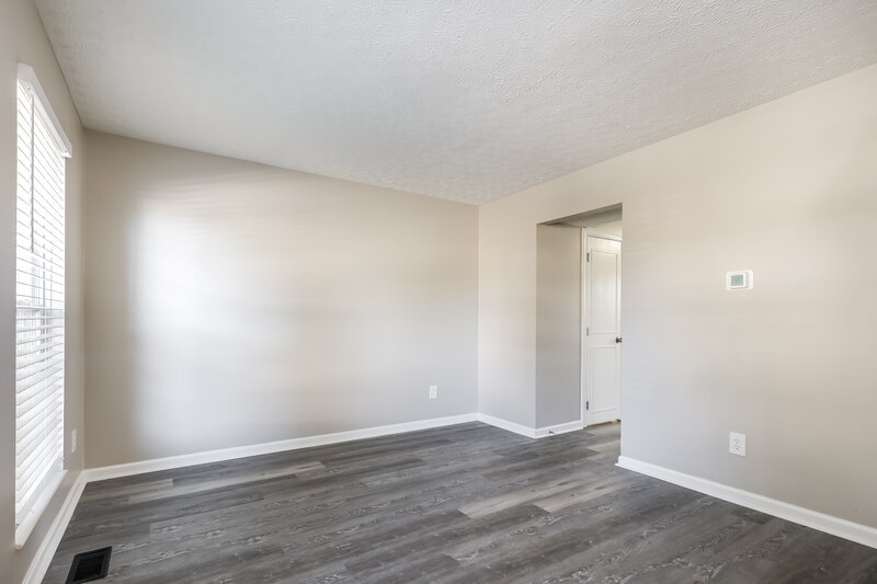 2,250/Mo, 448 Springwood Lake Dr Gahanna, OH 43230 Living Room View