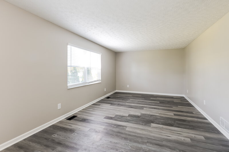 2,250/Mo, 448 Springwood Lake Dr Gahanna, OH 43230 Family Room View 2