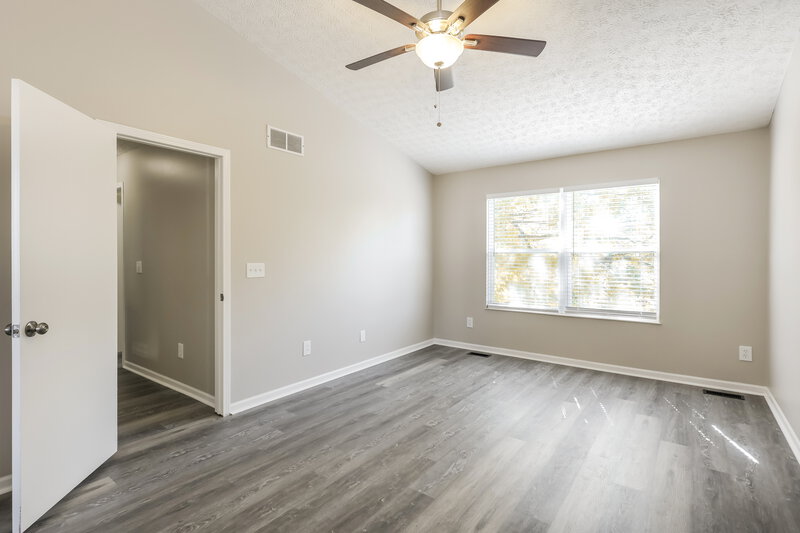 2,250/Mo, 448 Springwood Lake Dr Gahanna, OH 43230 Main Bedroom View 2