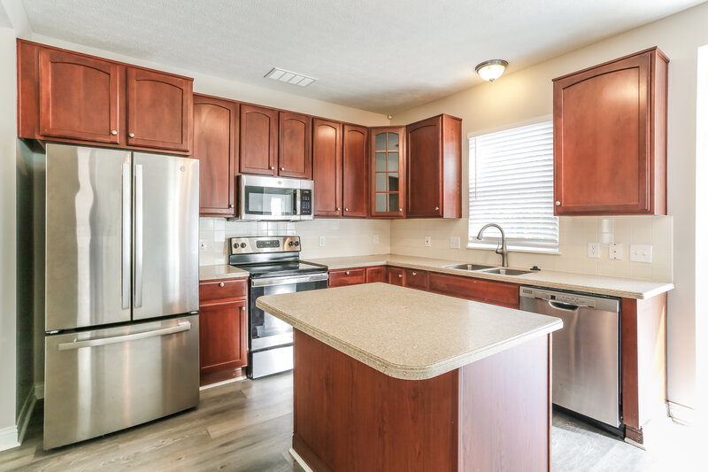 2,365/Mo, 585 Bettmann Street Delaware, OH 43015 Kitchen View 2