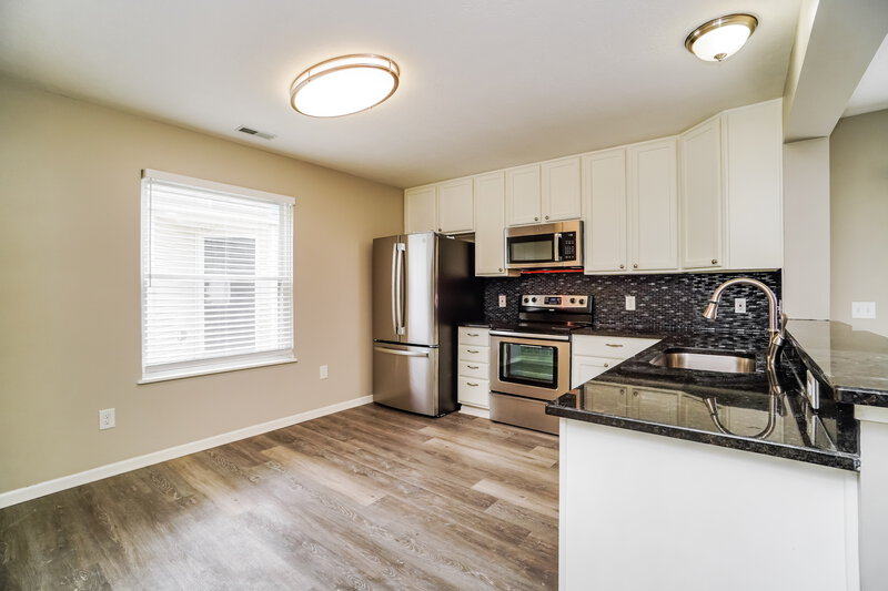 1,875/Mo, 6857 Tumbleweed Ln Canal Winchester, OH 43110 Kitchen View