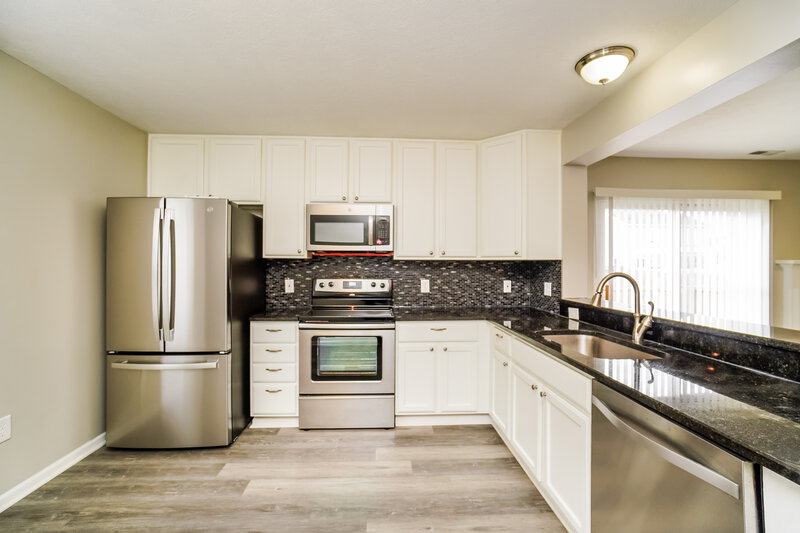 1,875/Mo, 6857 Tumbleweed Ln Canal Winchester, OH 43110 Kitchen View 2