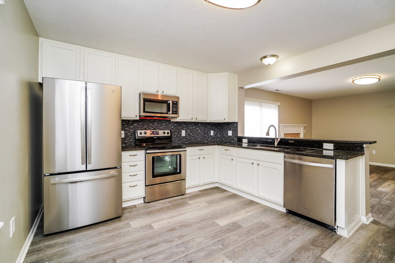 1,875/Mo, 6857 Tumbleweed Ln Canal Winchester, OH 43110 Kitchen View 3