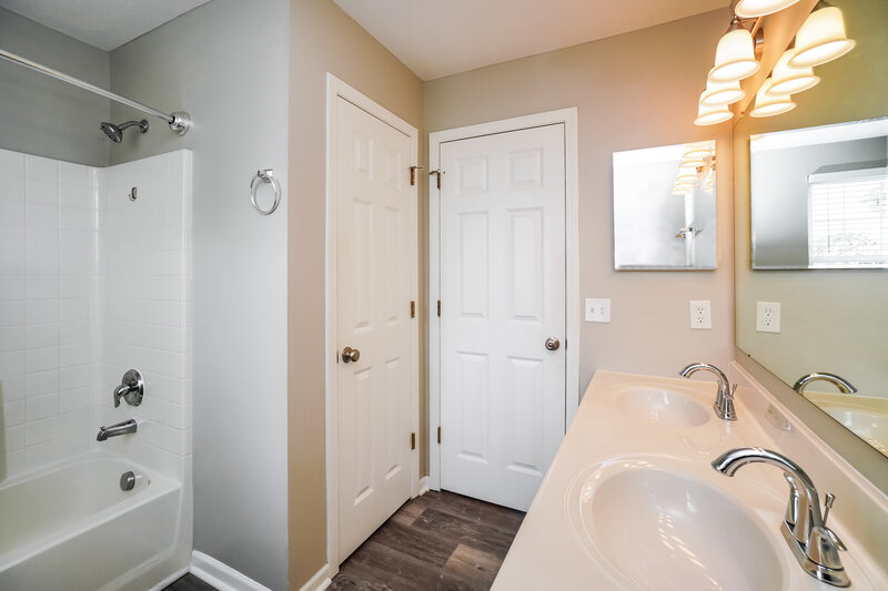 1,875/Mo, 6857 Tumbleweed Ln Canal Winchester, OH 43110 Main Bathroom View 2