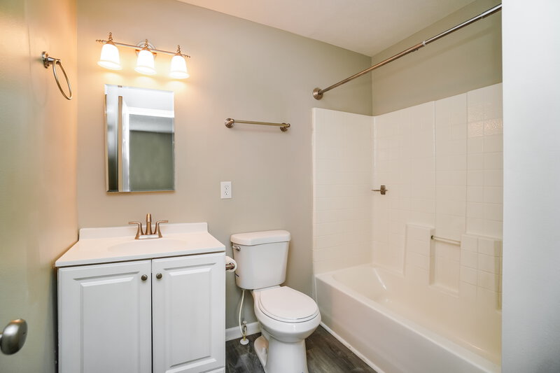 1,875/Mo, 6857 Tumbleweed Ln Canal Winchester, OH 43110 Bathroom View