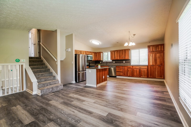 2,575/Mo, 1713 Willowpark Ct Powell, OH 43065 Living Room View 2