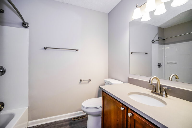 2,575/Mo, 1713 Willowpark Ct Powell, OH 43065 Bathroom View