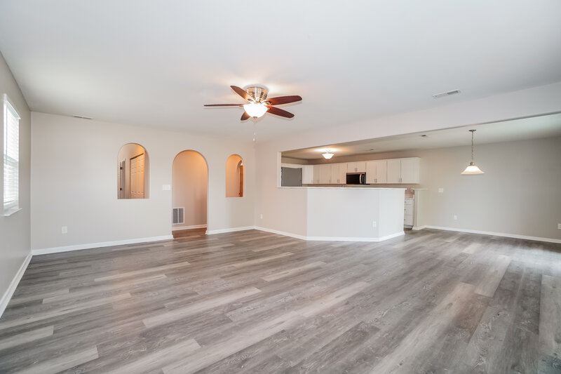 2,265/Mo, 4877 Grimm Dr Lockbourne, OH 43137 Living Room View 2