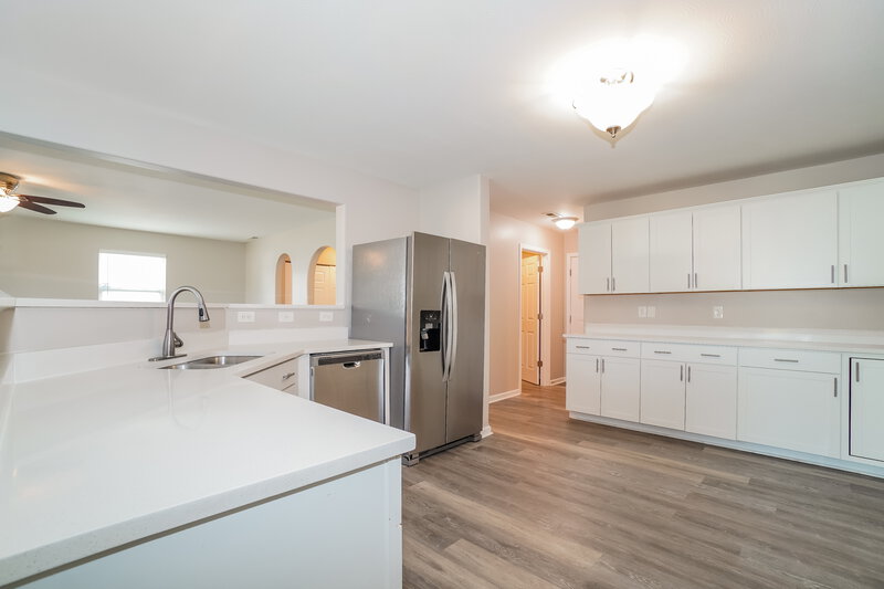 2,265/Mo, 4877 Grimm Dr Lockbourne, OH 43137 Kitchen View