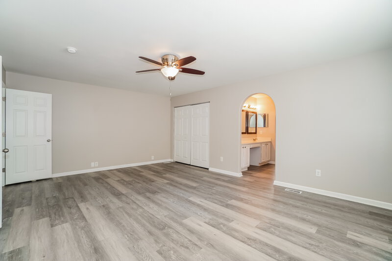 2,265/Mo, 4877 Grimm Dr Lockbourne, OH 43137 Main Bedroom View 2