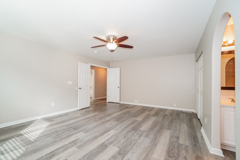 2,265/Mo, 4877 Grimm Dr Lockbourne, OH 43137 Main Bedroom View 3