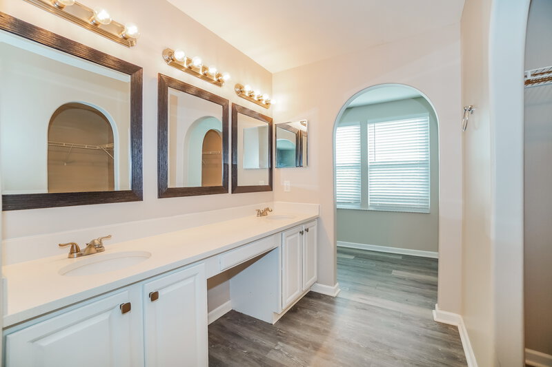 2,265/Mo, 4877 Grimm Dr Lockbourne, OH 43137 Main Bathroom View