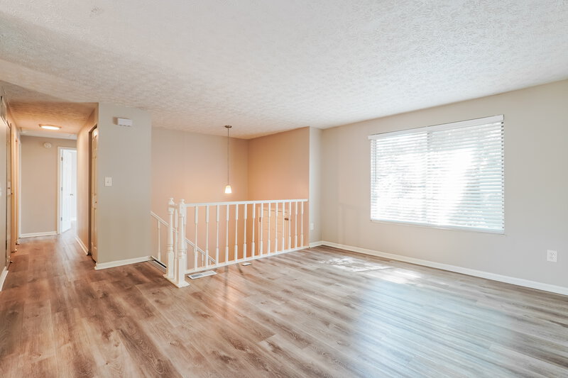 2,220/Mo, 6978 Britwell Ln Reynoldsburg, OH 43068 Living Room View