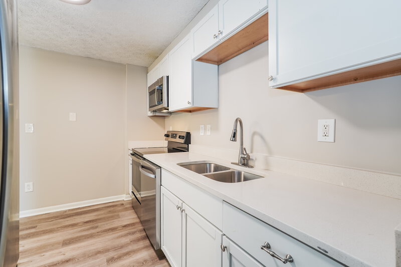 2,220/Mo, 6978 Britwell Ln Reynoldsburg, OH 43068 Kitchen View 2