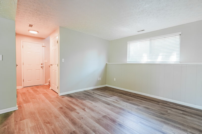 2,220/Mo, 6978 Britwell Ln Reynoldsburg, OH 43068 Family Room View 2